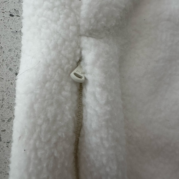 Vineyard Vines Kids marshmallow quilted Sherpa Vest - Picture 3 of 7